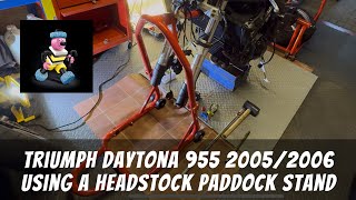 How to use a Headstock paddock stand Triumph Daytona 955i 20052006 [upl. by Grega]