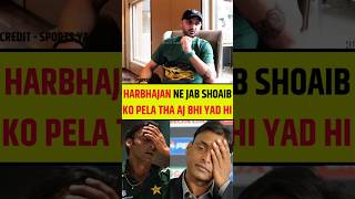 HARBHAJAN NE JAB SHOAIB AKHTAR KO PELA THA AJ BHI YAD HI 😱 [upl. by Nahtanoj]