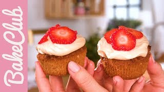 Schnelle Cupcakes mit Erdnussbutter Schokolade amp Erdbeeren [upl. by Aivatnwahs]