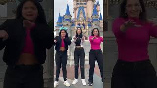 Youtuber Luluca e mãe dançando funk na Disney [upl. by Watkin]