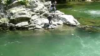 Pesca de salmón en Cangas de Onis Asturias [upl. by Yrahcaz466]