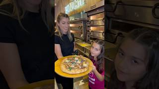 Η ΑΝΔΡΙΑΝΑ ΦΤΙΑΧΝΕΙ ΠΙΤΣΑ ΣΤΗ FunghiPizzaAndPasta ΜΑΖΙ ΜΕ ΤΗΝ ΚΥΡΙΑ ΖΑΝΑ andriana pizza shorts [upl. by Ardnait493]